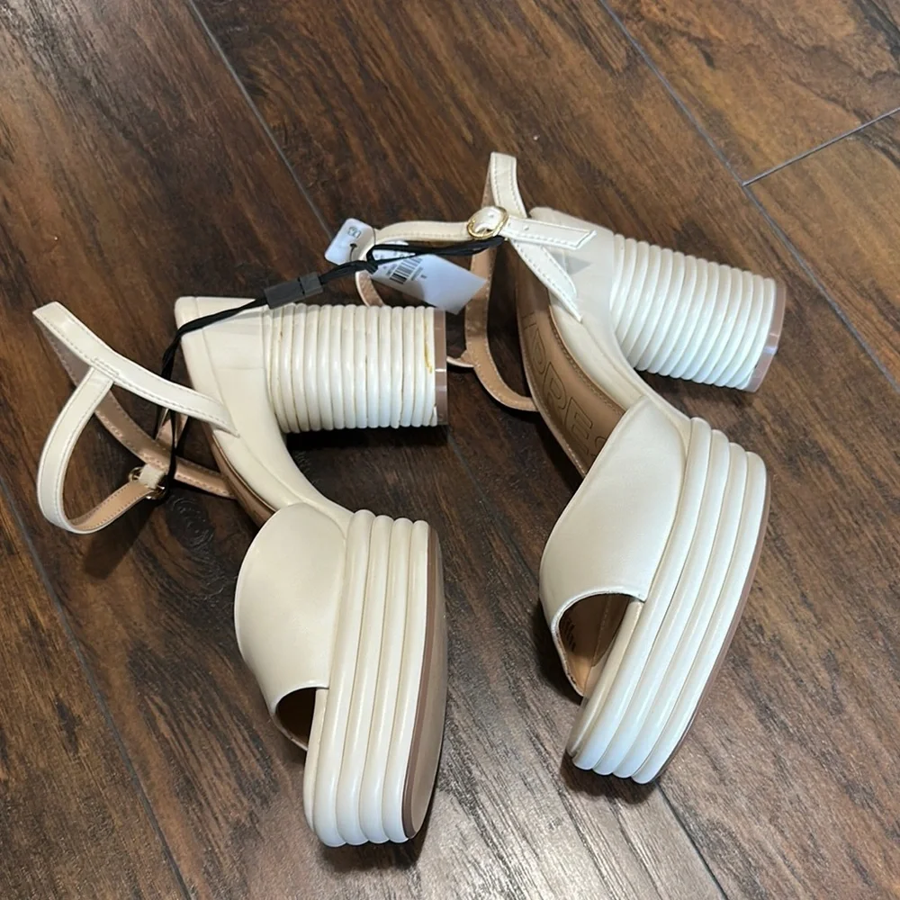 New Express Women's Elegant Cream Tan Distressed Platform Open Toe Sandals